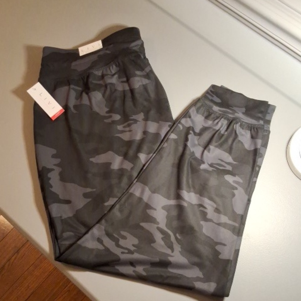 Livi Active Women's Black & Gray Camo Jogger W/ Pockets
